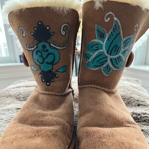 Hand Painted Ugg Boots, size 6, tan